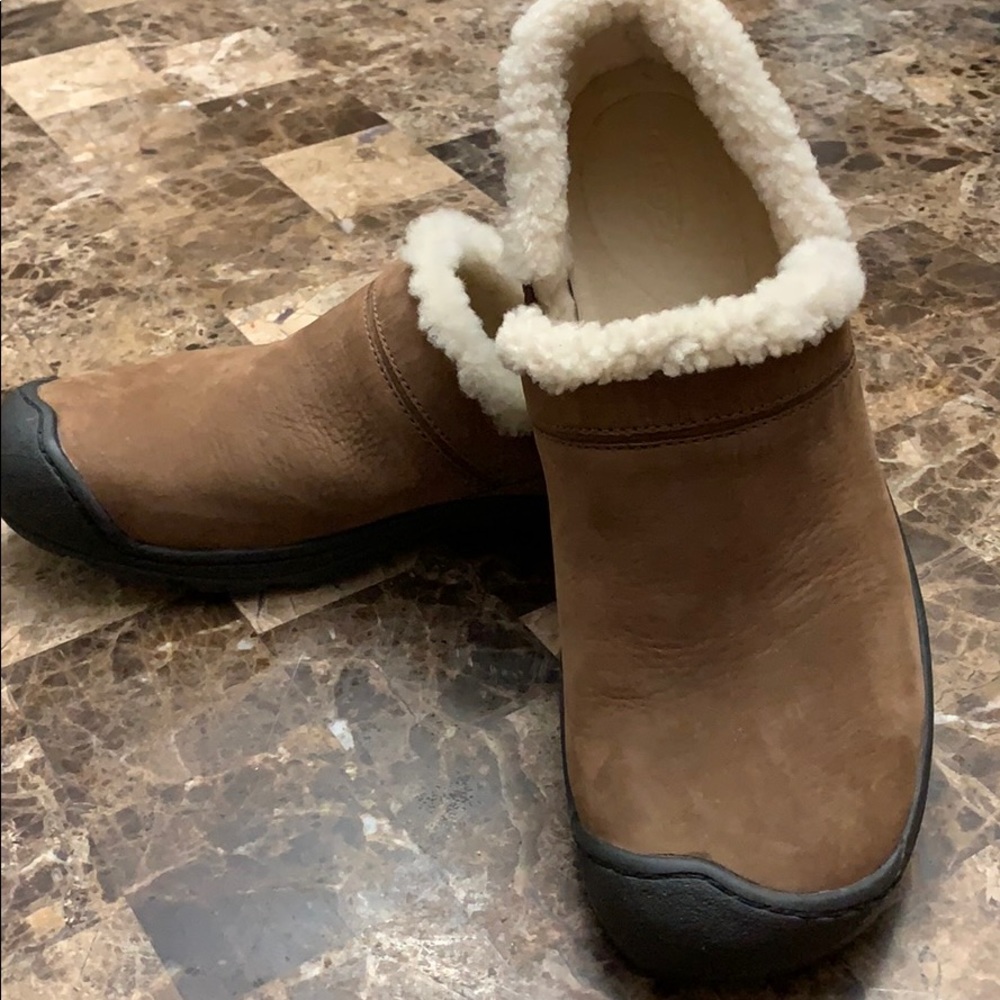 Keen women’s suede slip on US11